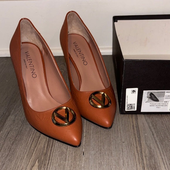 Valentino by Mario Valentino Clara Heels Size 7